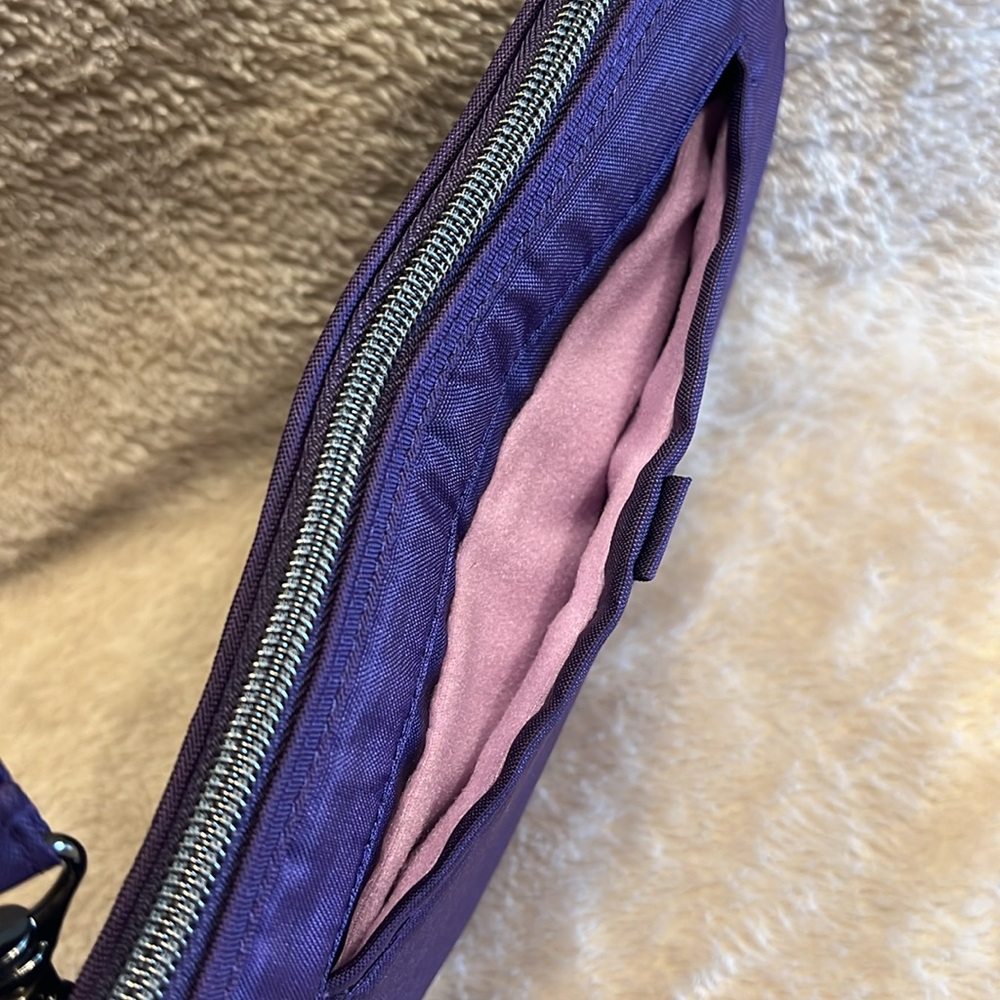 LUG Swivel Shoulder Bag - Picture 8 of 16